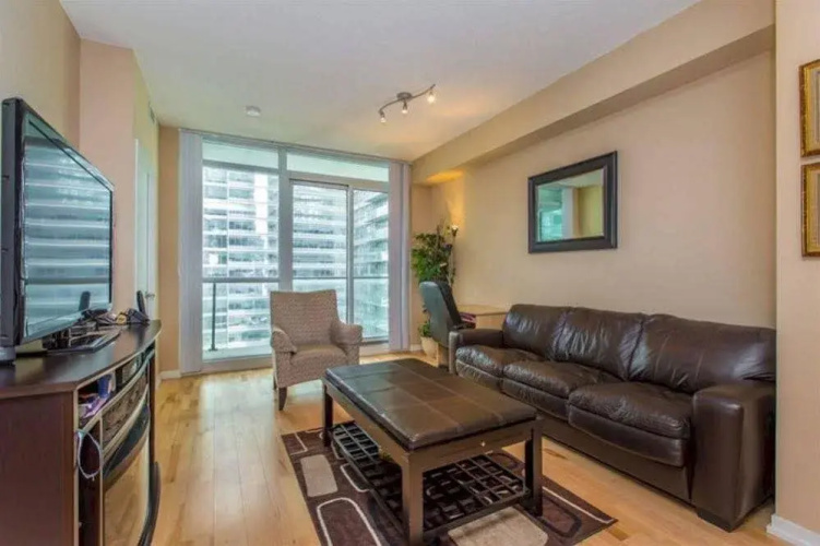 Sky View Suites - Maple Leaf Square