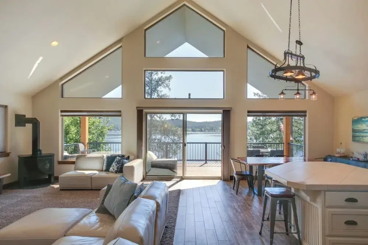 5 Bedrooms Cottage with balcony