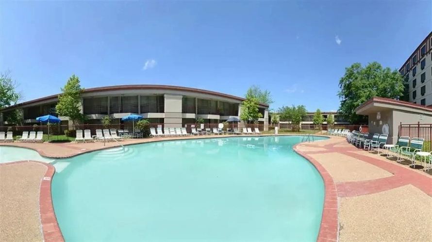 Clarion Hotel & Suites North