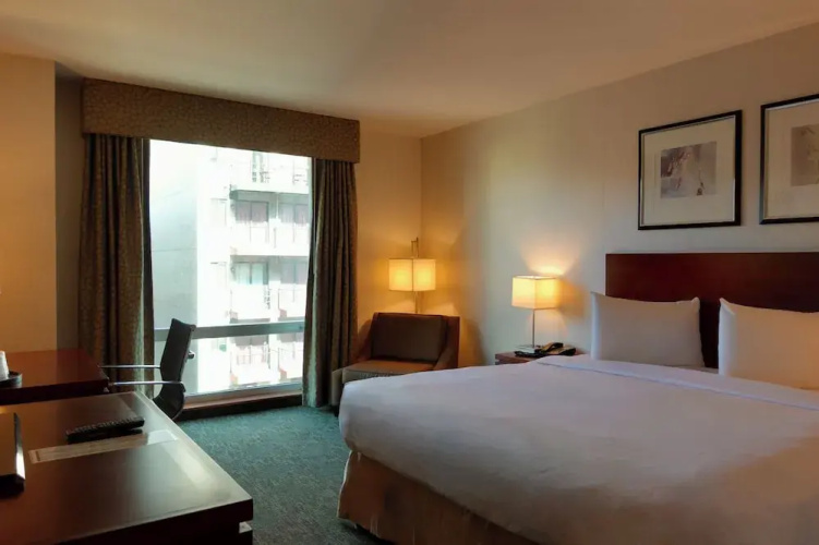 LIC Manhattan View Hotel