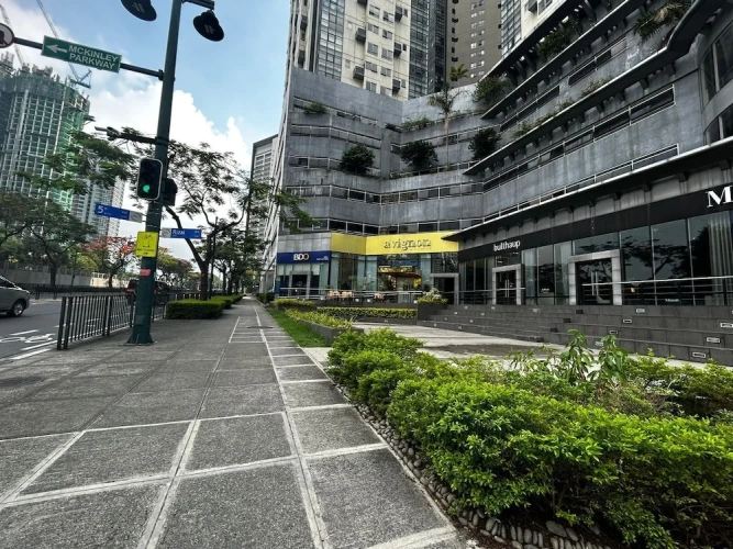 2 Bedrooms Double Family Apartment with park view