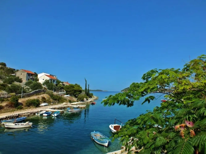1 Bedroom Apartment with balcony and with sea view