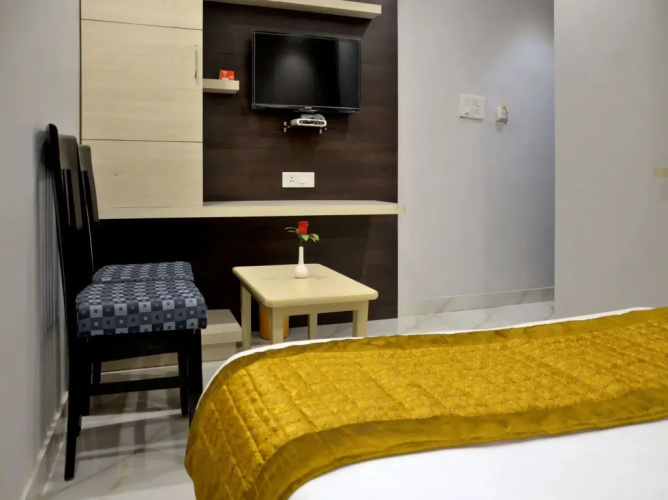 OYO 7044 Hotel Megha