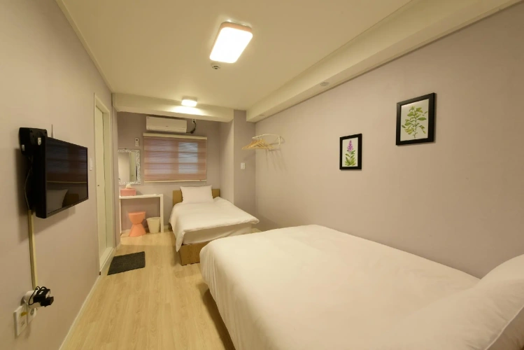 Standard Triple room