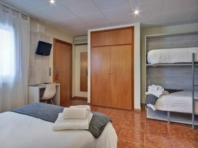 Standard Triple room