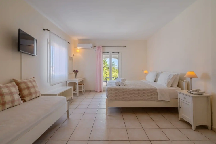 Twin room with sea view