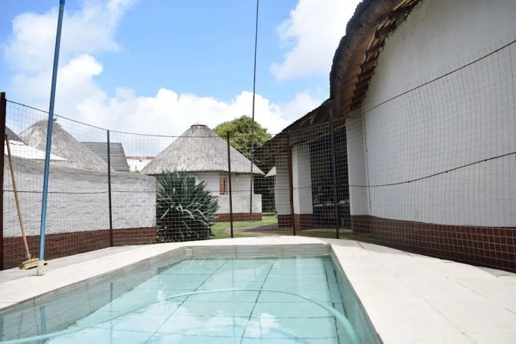 Sheris Lodge and Backpackers