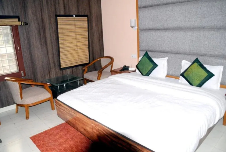 OYO 16006 Hotel Meedo's Grand