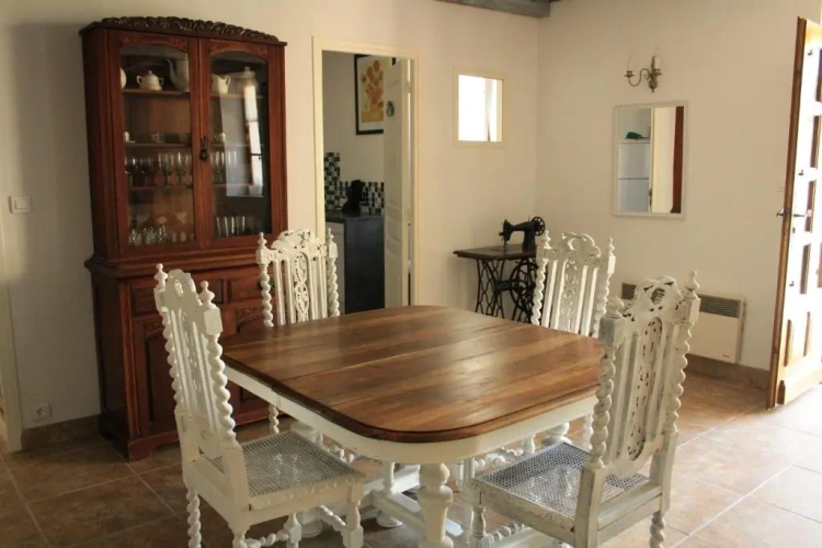 2 Bedrooms Villa