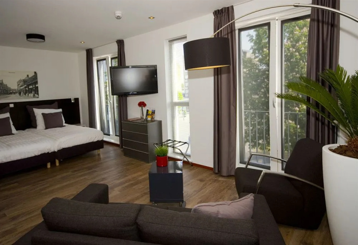 City Hotel
