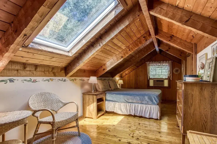 Valhalla - Private Rustic Getaway 2 Bedroom Cabin by RedAwning