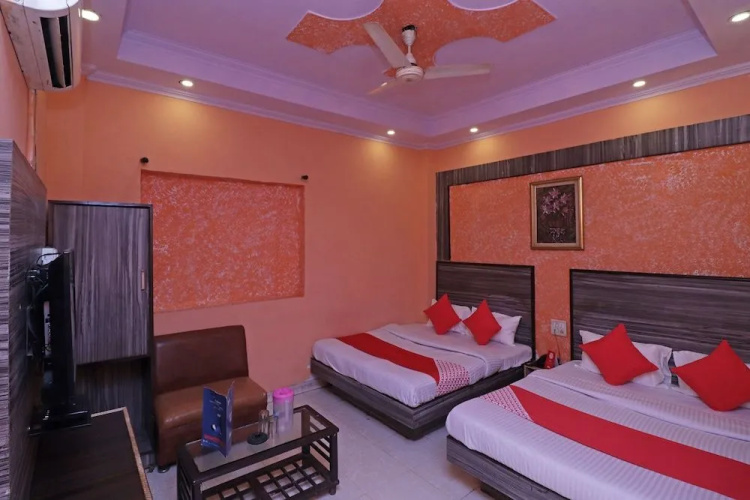 OYO 27596 Hotel Parkash Dx
