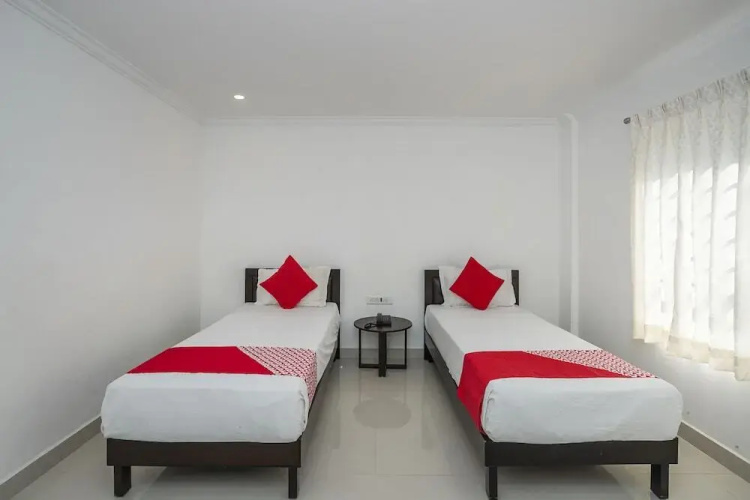 Hotel Cosmopolitan By OYO Rooms