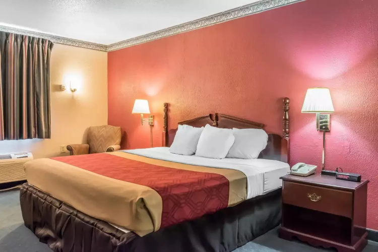 Econo Lodge Airport