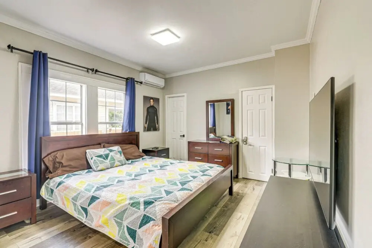 Walk to Shops & Dining: Modern Houston Apt!