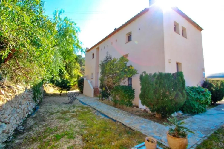 3 Bedrooms Villa