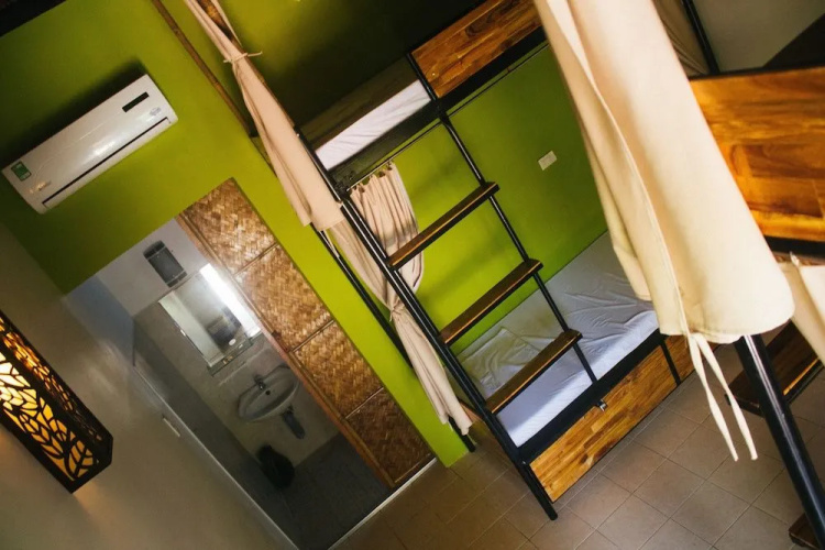 tropic hostel and restaurant