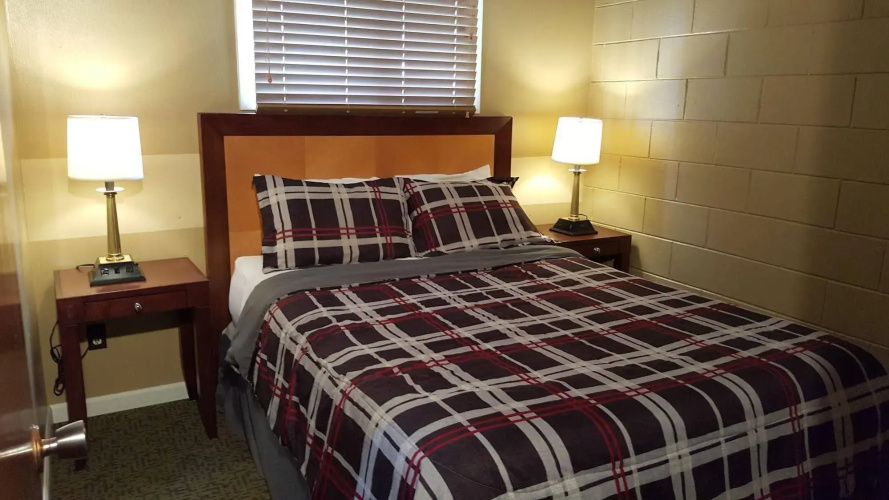 Plaza Motel