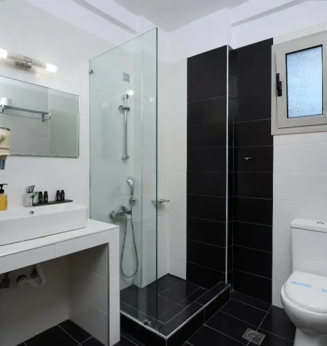 Standard Quadruple room with partial sea view