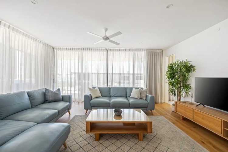 RISE 3 Bedroom Deluxe Ocean Side Apt