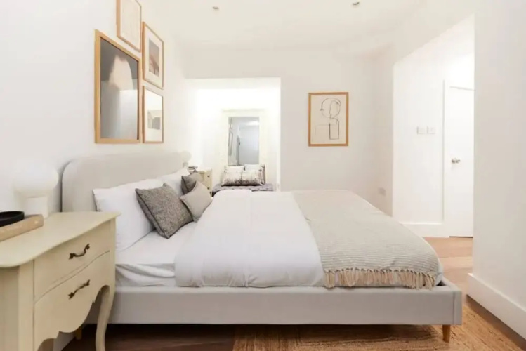 The Ravenscourt Park Escape - Bright 2bdr Flat