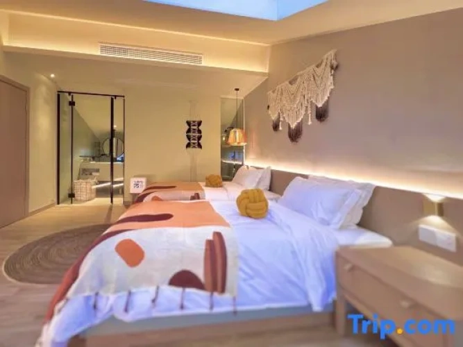 2 Bedrooms Standard Family room