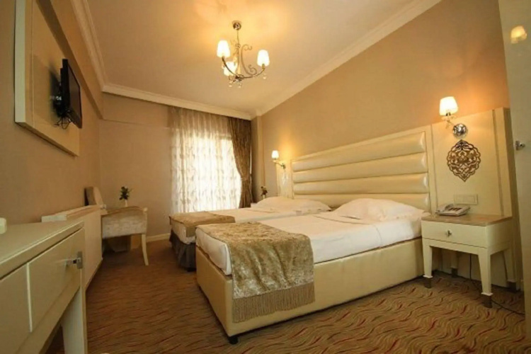 Royce Hotel