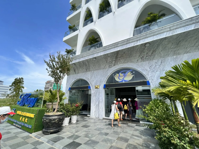 Tiffany hotel & restaurant