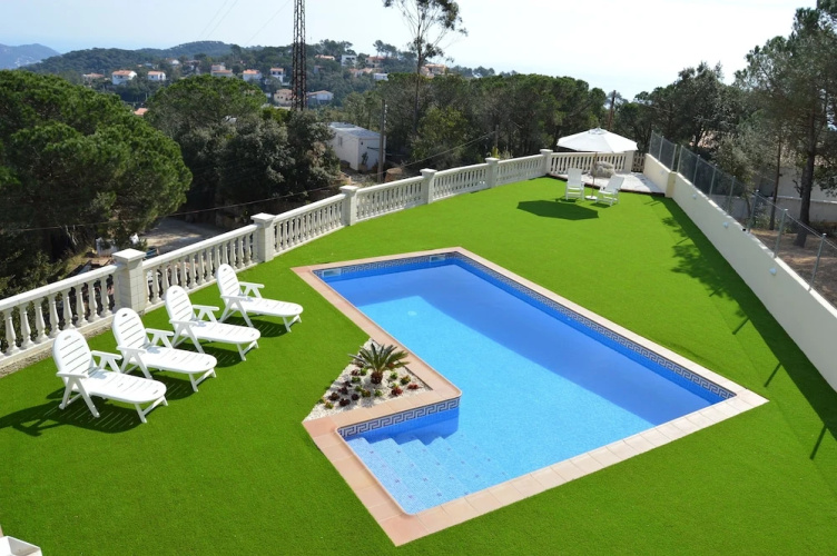 Santa Flora Holiday House