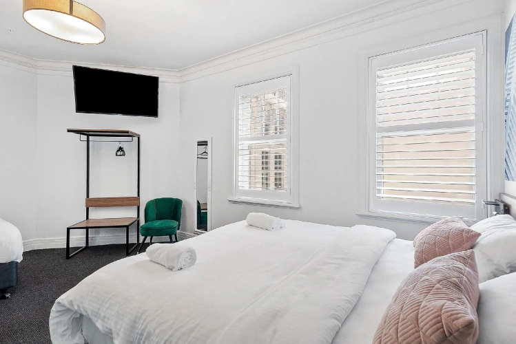 Standard Triple room