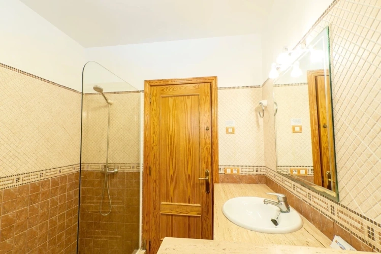 4 Bedrooms Villa