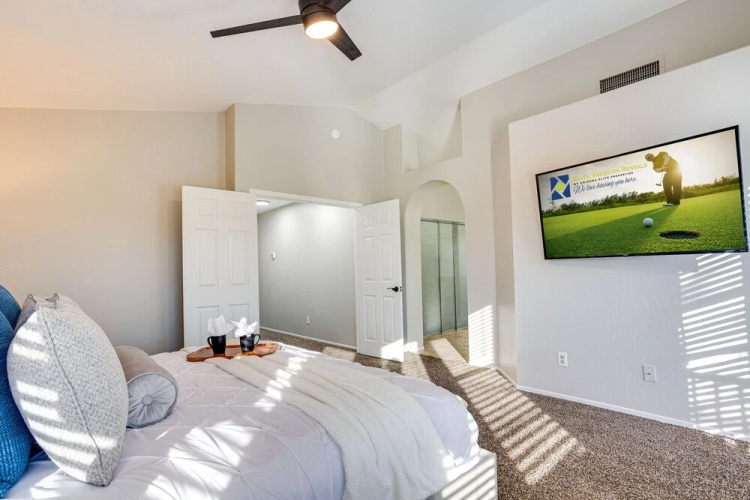 73rd Glendale 4 Bedroom Home by RedAwning