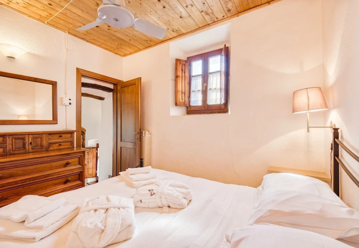 Loro 12 With Shared Pool And Tennis