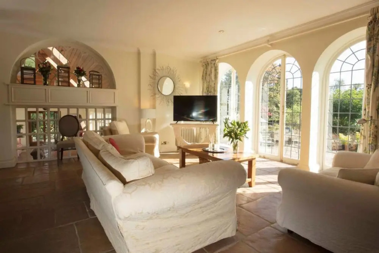Sunningdale Mansion