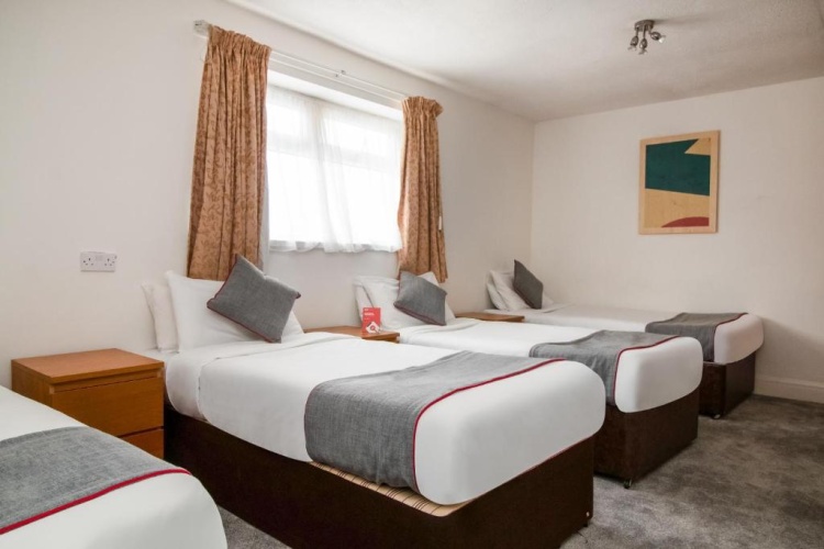 Deluxe Quadruple room