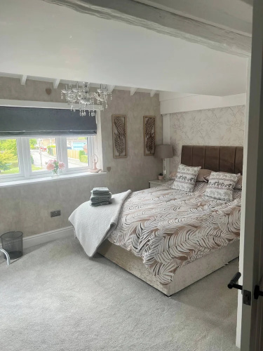 Staysolihull, Large Spacious Corner House,