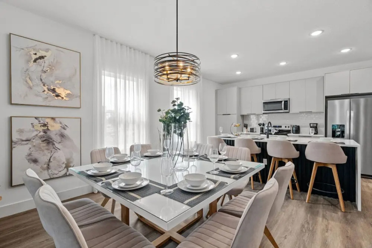 Stylish Home 15 Min to Magic