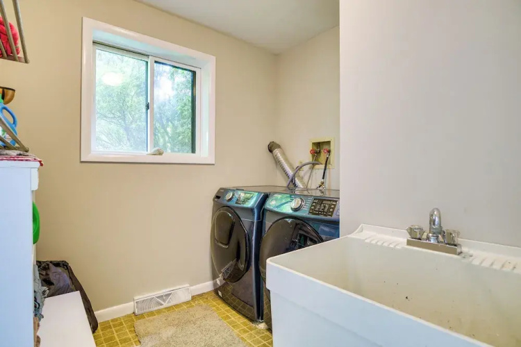 3 Mi to Downtown: Inviting Lancaster Home!