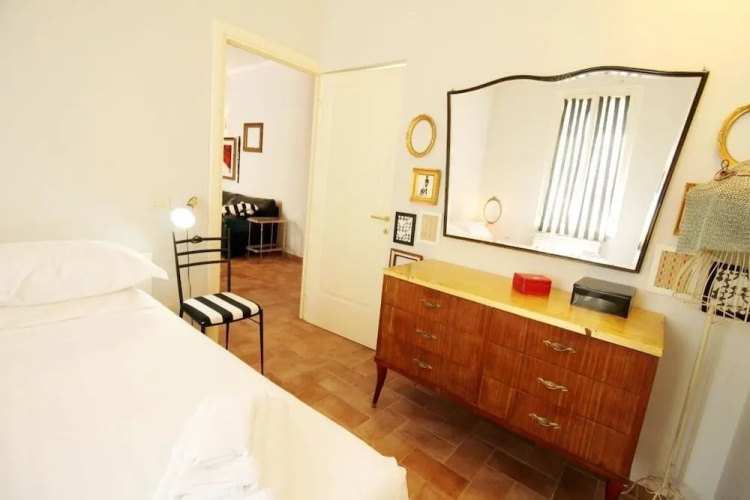 Groovy and Super-connected Apartment