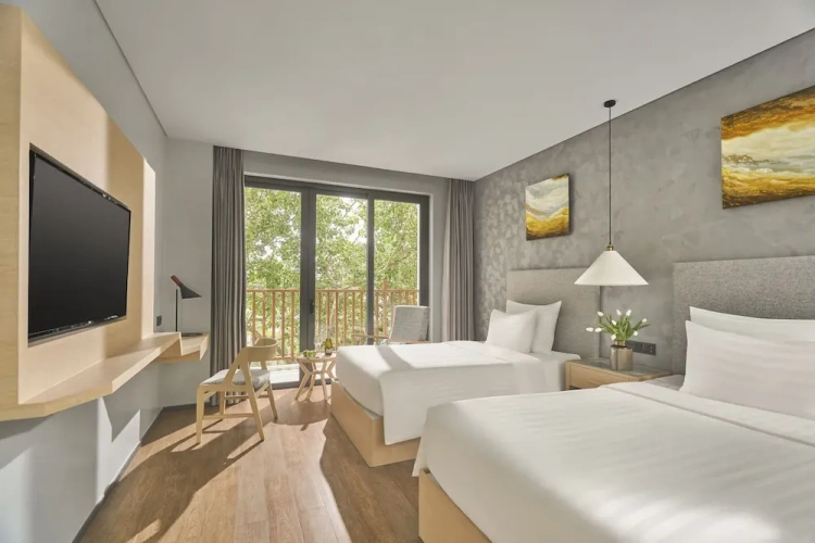Deluxe Double room with balcony and with garden view