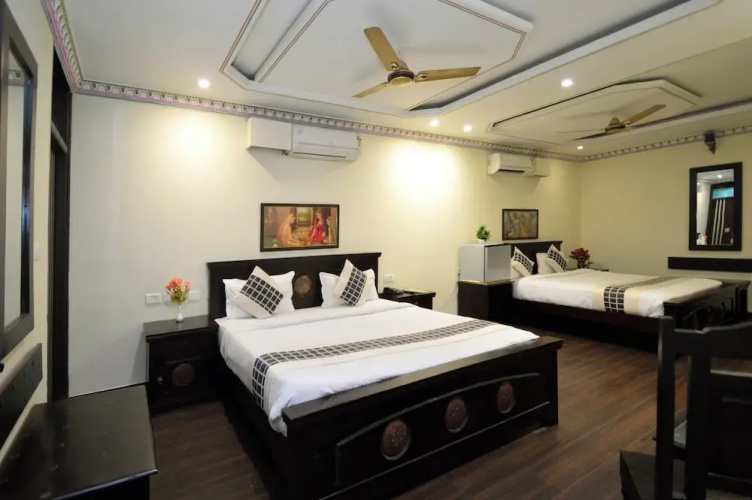 Hotel Surya Garh