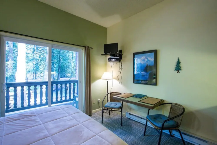 Mt Baker Lodging Condo 77 - KITCHENETTE, SLEEPS-2! by MBL