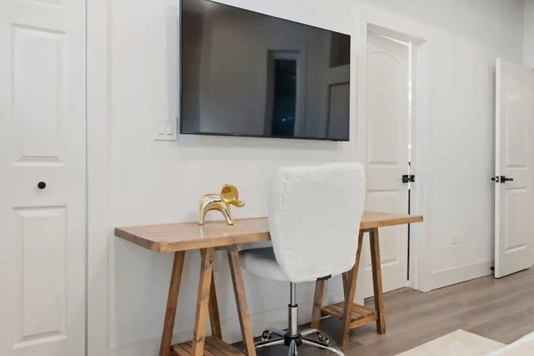 Luxury 2BR Condo in Wicker Park