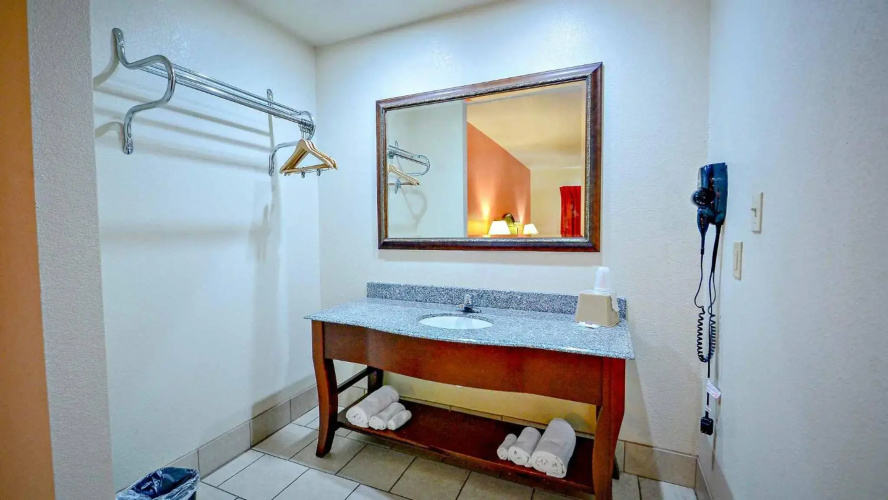 Motel 6 Atoka, OK