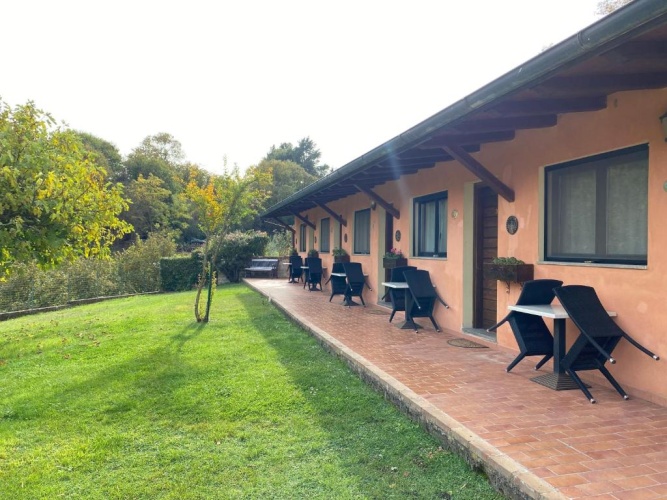 Standard Triple room with garden view