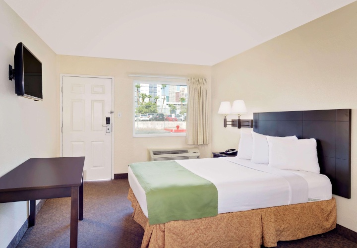 Howard Johnson by Wyndham Las Vegas Near The Strip photo 6