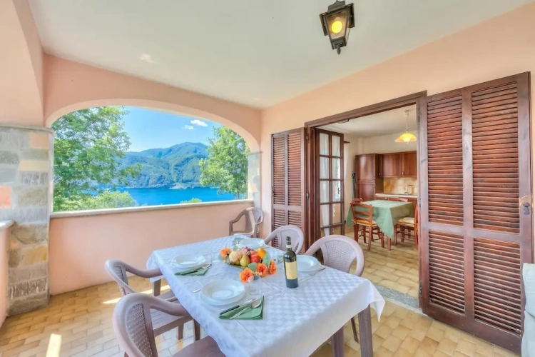 Family Cottage with lake view