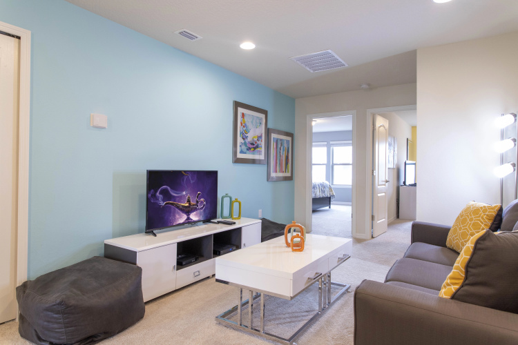 Splendid 5 Bd w/ Screened Pateo & Pool @ Windsor Westside 8921