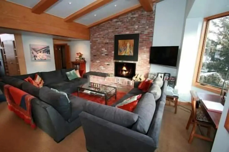 Condo with Vaulted Ceiling & Spectacular Mountain Views by RedAwning