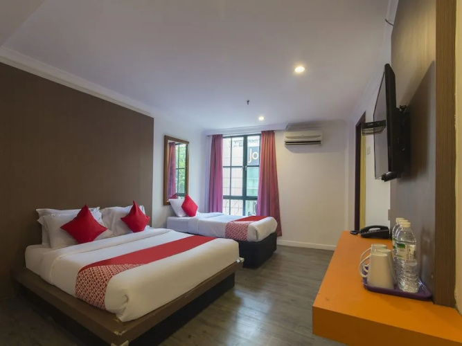 OYO 1045 Azimuth Hotel